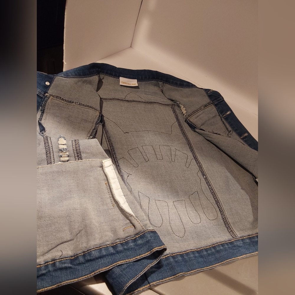 Embellished Denim Vest with Crown and Eye Design - Picture 8 of 12